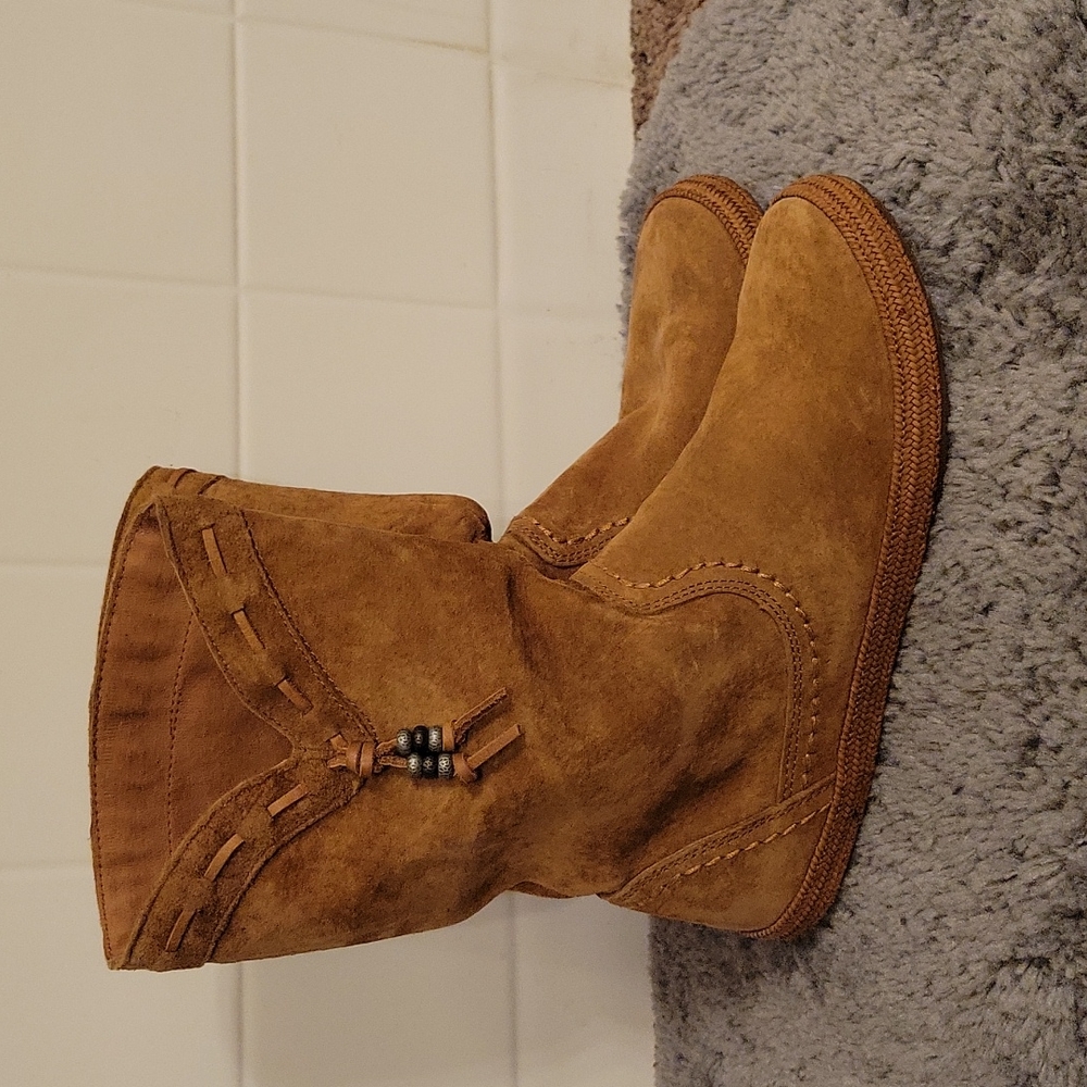 UGG, size 6.5, camel colored boots